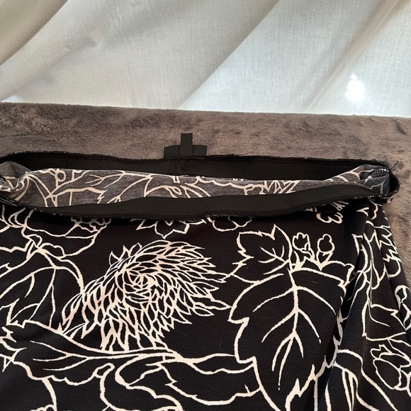 TOPSHOP black and‎ white floral flowers size 12 skirt #s1108 - Picture 8 of 9